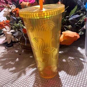 NWT trueliving Dmcut Ast YELLO  17 Oz
Tumbler with StRAW